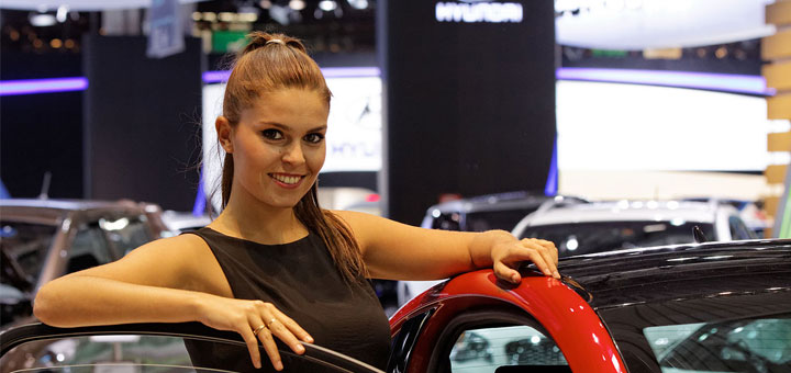 La place des femmes au Salon de l'auto.