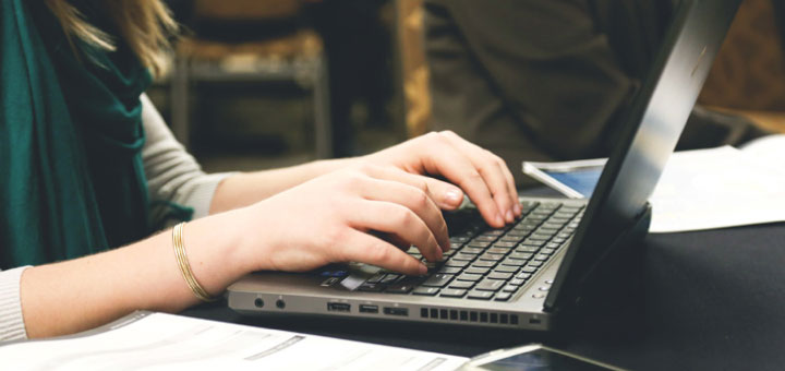 personne-surfant-sur-internet